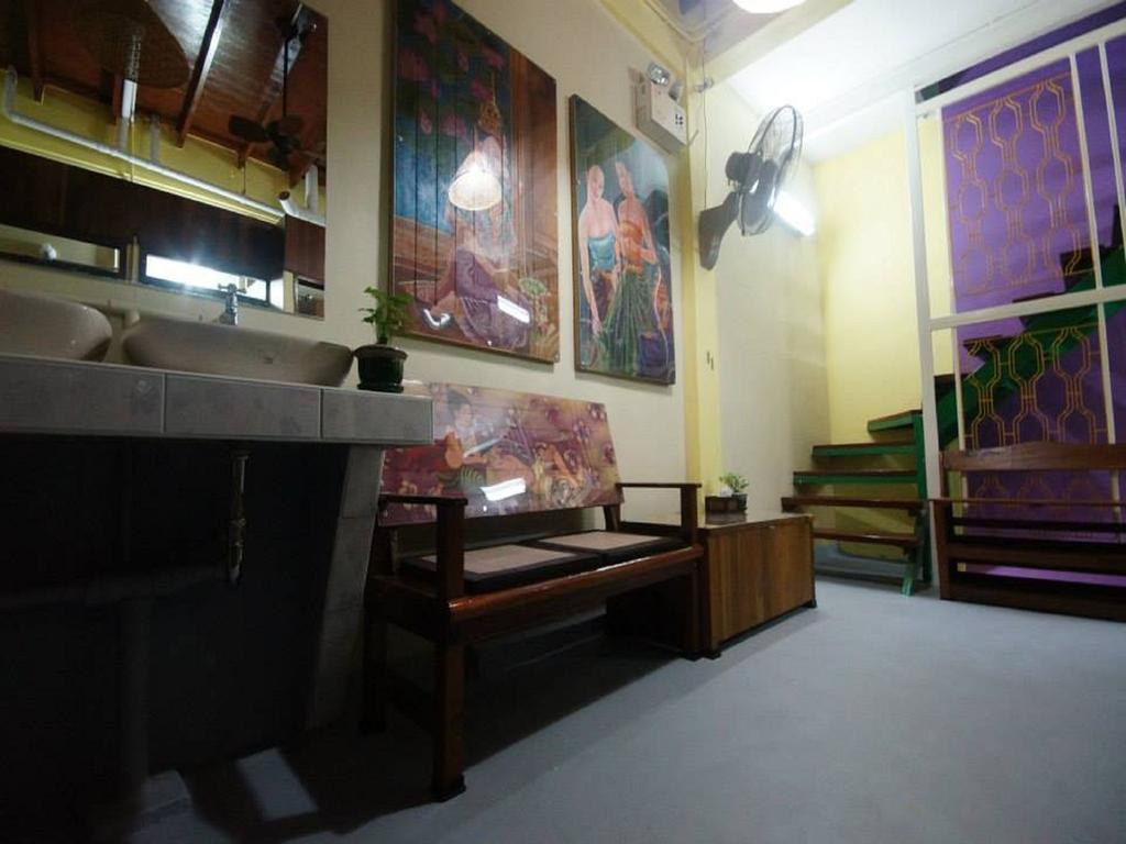 Baan Bovorn Hostel Bangkok Ngoại thất bức ảnh