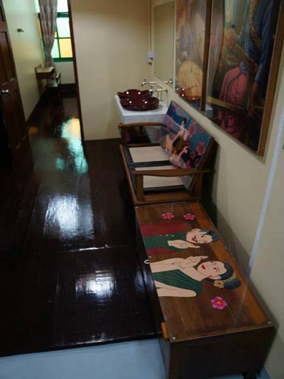 Baan Bovorn Hostel Bangkok Ngoại thất bức ảnh