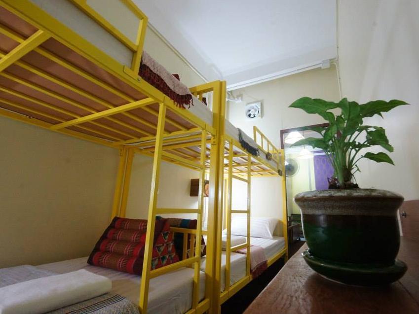 Baan Bovorn Hostel Bangkok Ngoại thất bức ảnh
