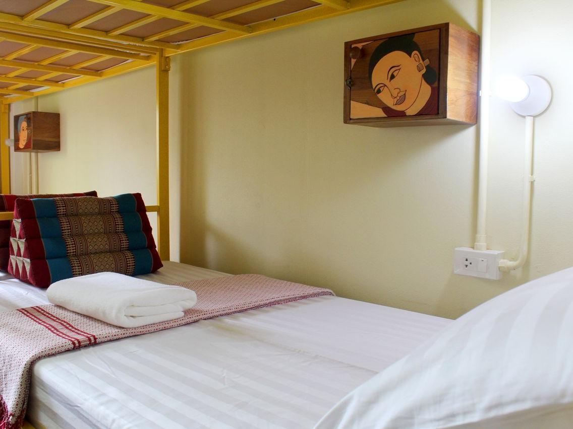 Baan Bovorn Hostel Bangkok Ngoại thất bức ảnh