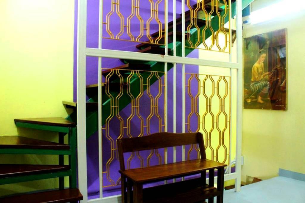 Baan Bovorn Hostel Bangkok Ngoại thất bức ảnh