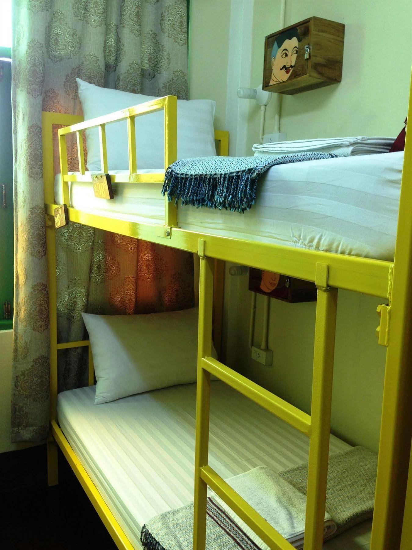 Baan Bovorn Hostel Bangkok Ngoại thất bức ảnh
