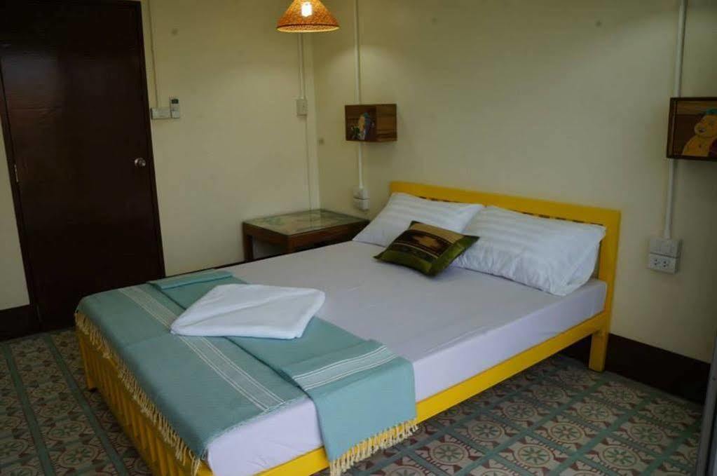 Baan Bovorn Hostel Bangkok Ngoại thất bức ảnh
